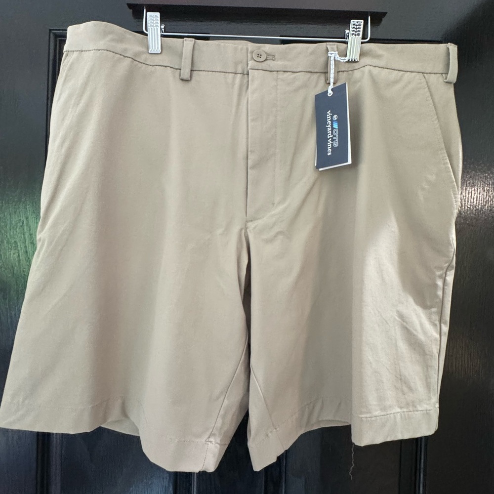 Vineyard Vines Men's Khaki Flat Front Shorts